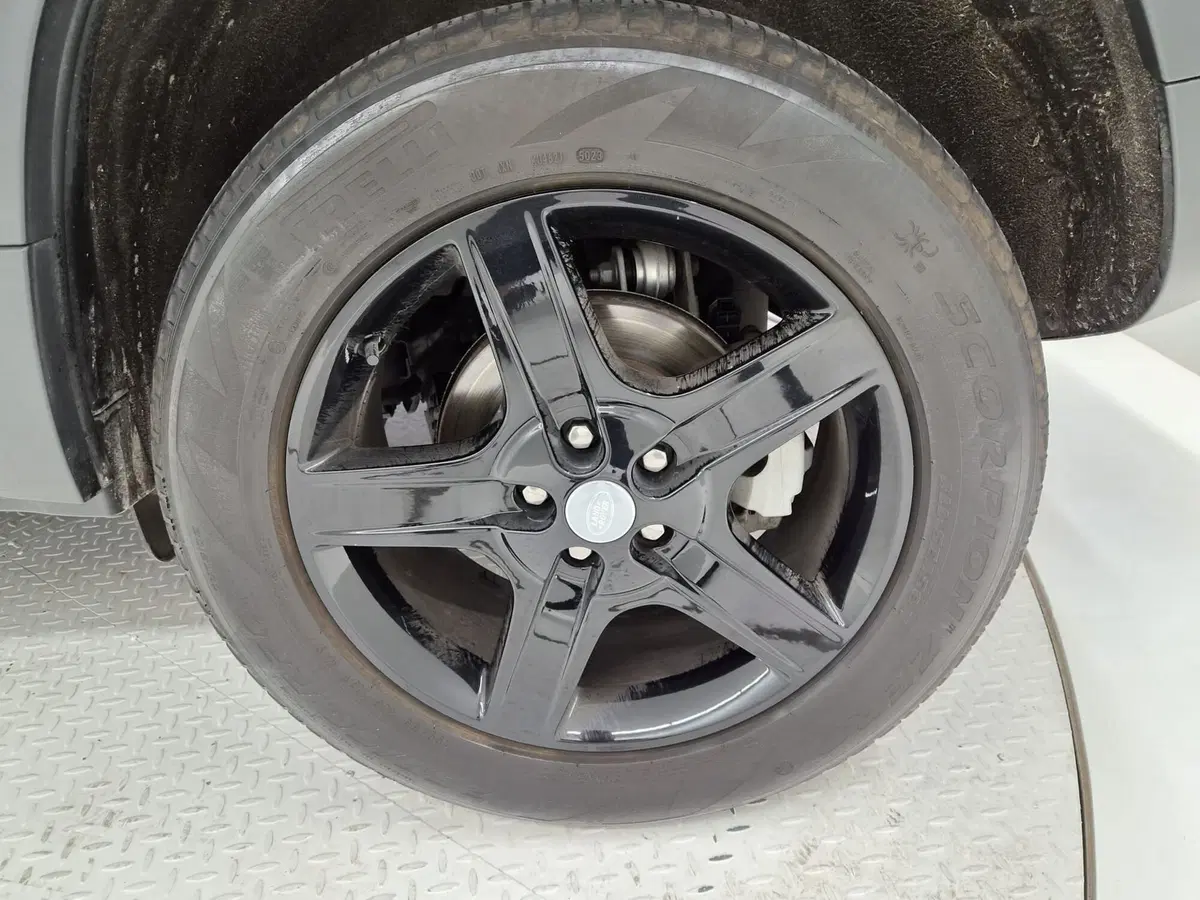 Land Rover Defender usata a Bergamo (9)