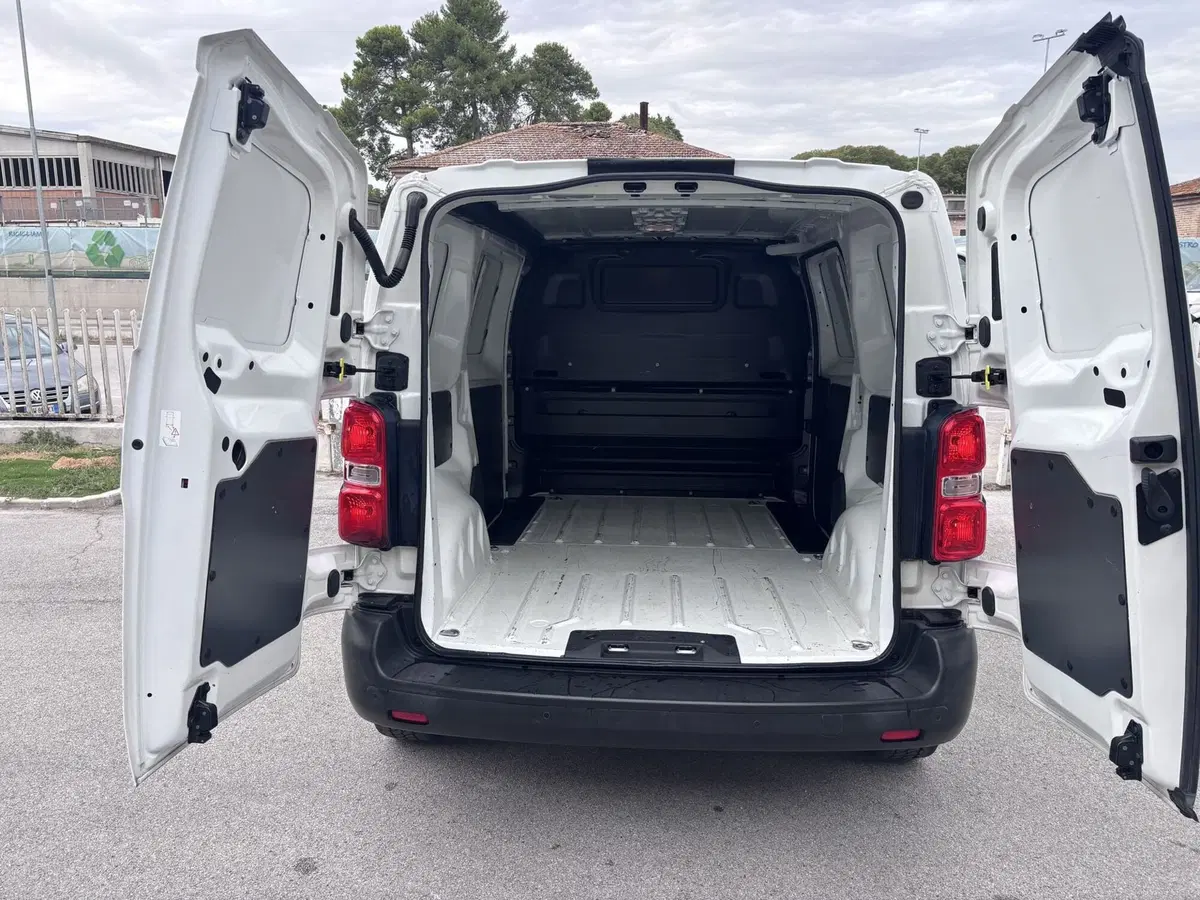 Opel Vivaro Furgone usata a Ancona (11)