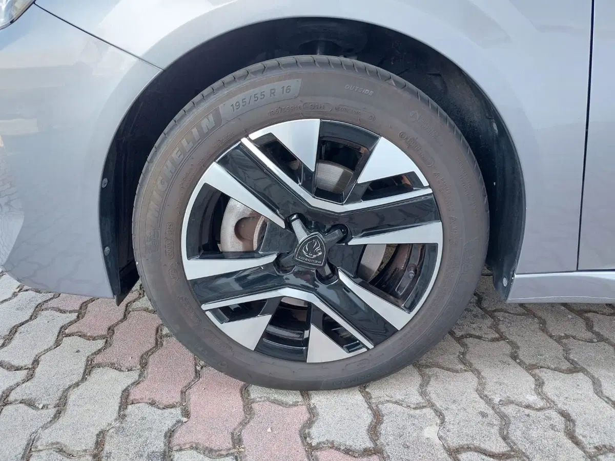 Peugeot 208 usata a Pavia (14)