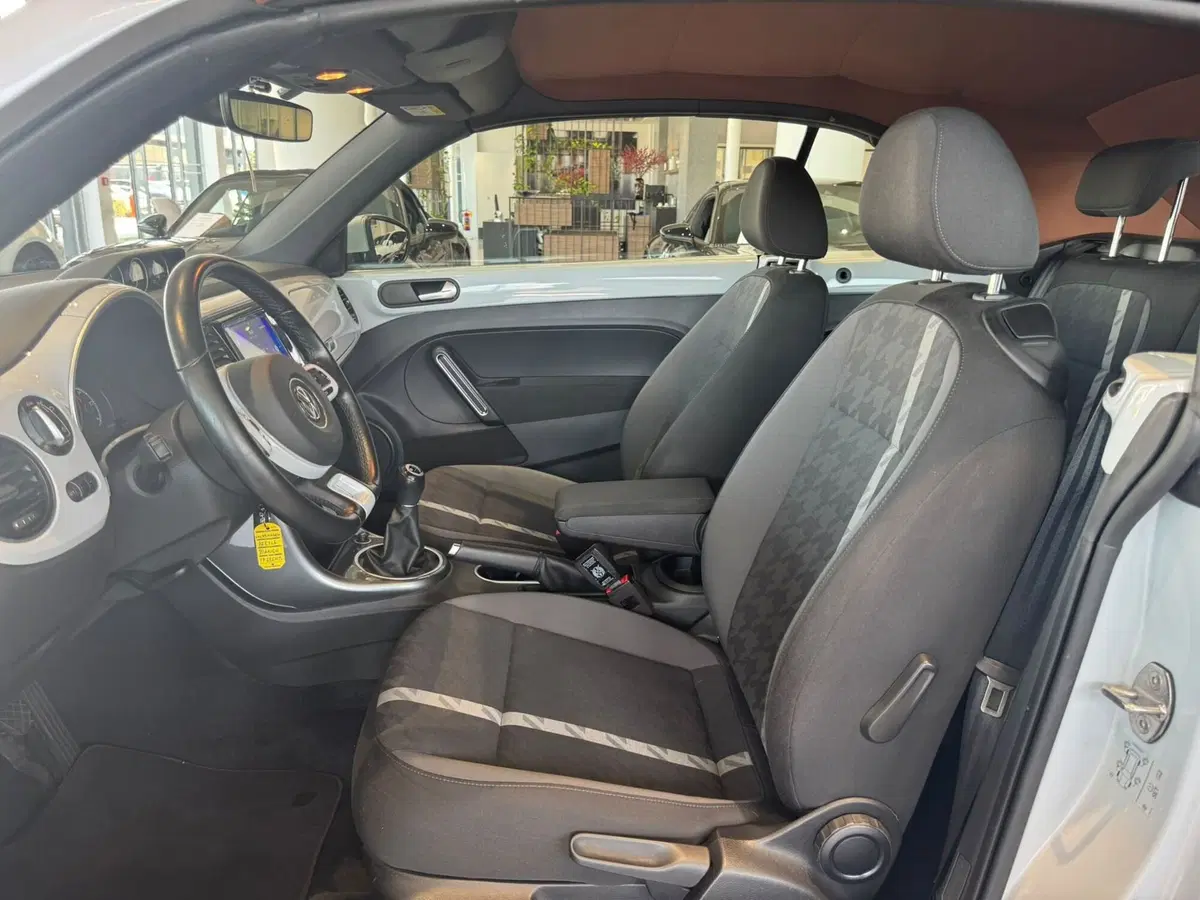 Volkswagen Maggiolino Cabrio usata a Firenze (16)