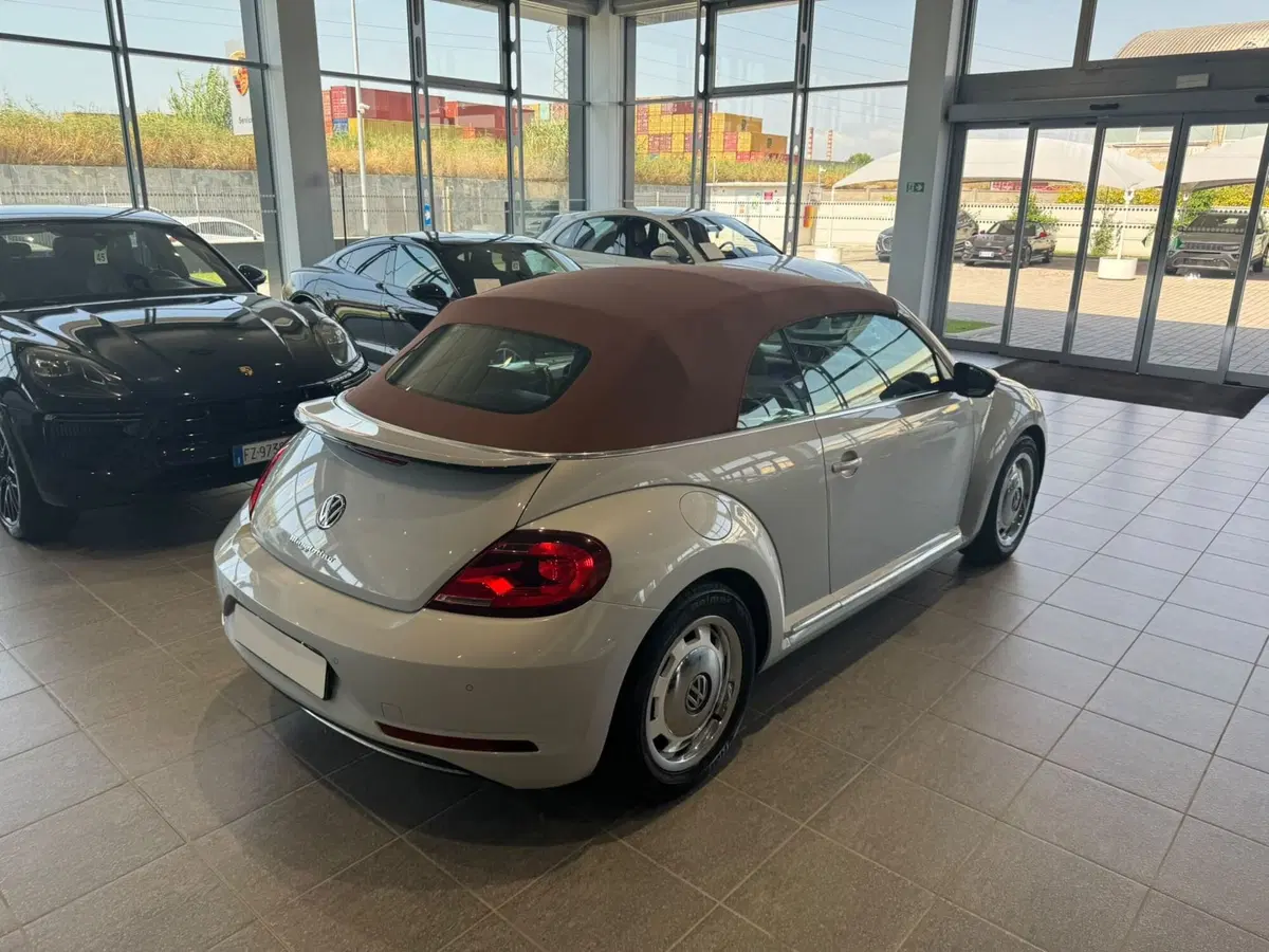 Volkswagen Maggiolino Cabrio usata a Firenze (7)