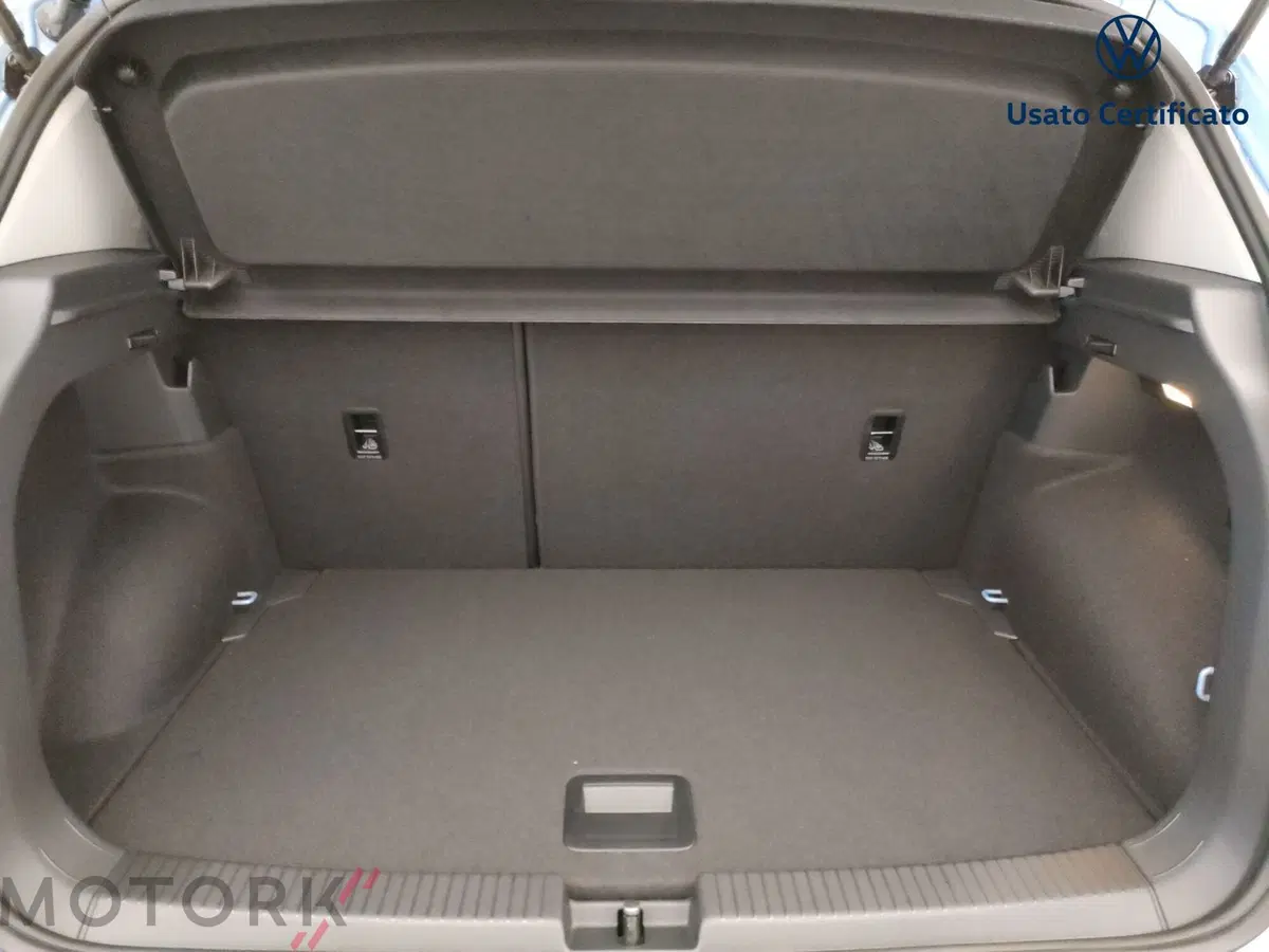 Volkswagen T-Cross nuova a Varese (8)