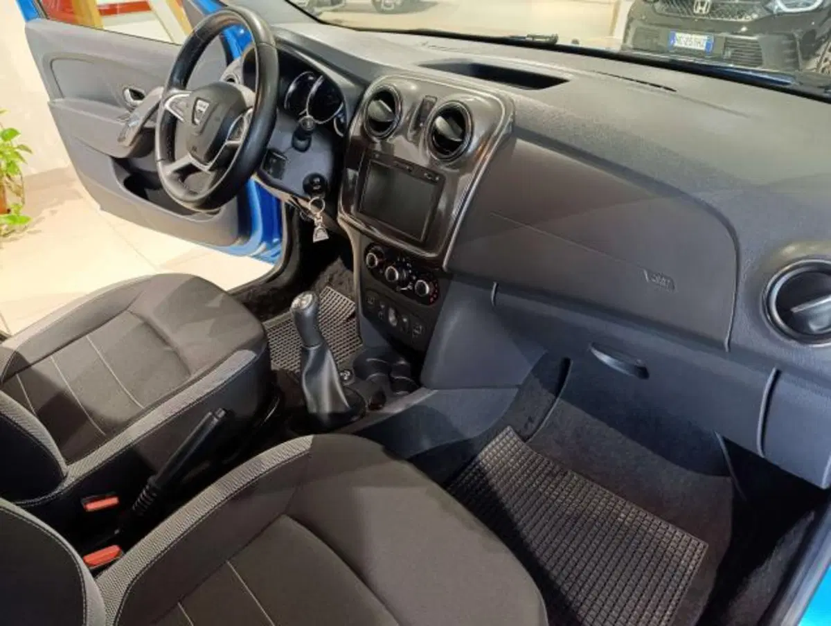 Dacia Sandero usata a Savona (13)