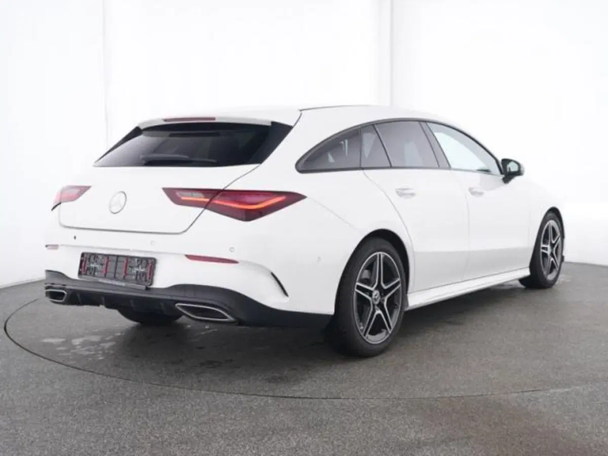 Mercedes-Benz CLA Shooting Brake usata a Milano (4)