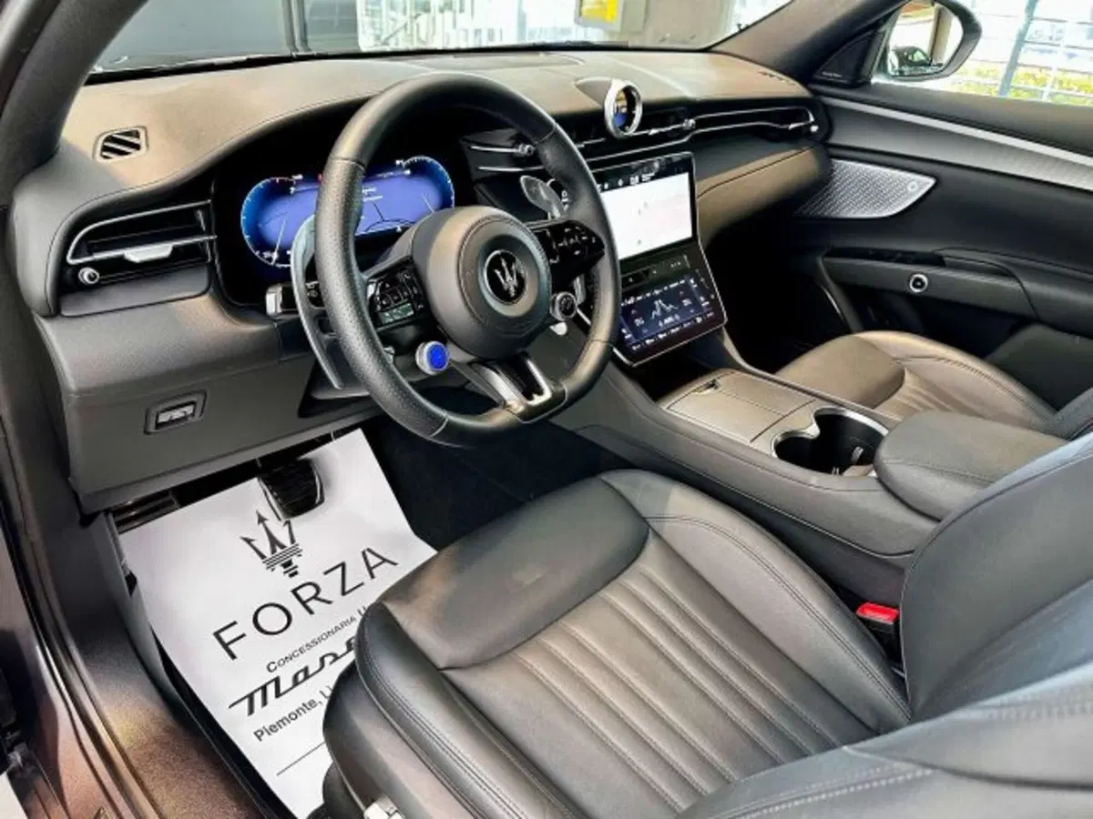 Maserati Grecale usata a Torino (9)