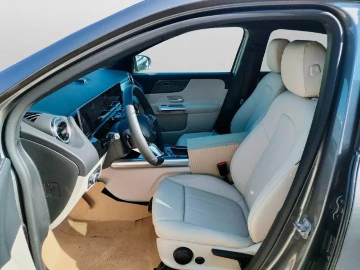 Mercedes-Benz GLA SUV nuova a Teramo (11)