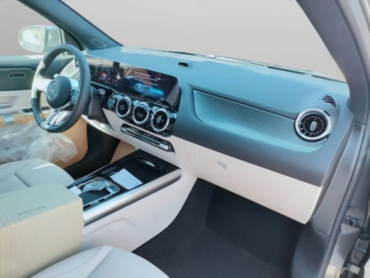 Mercedes-Benz GLA SUV nuova a Teramo (12)