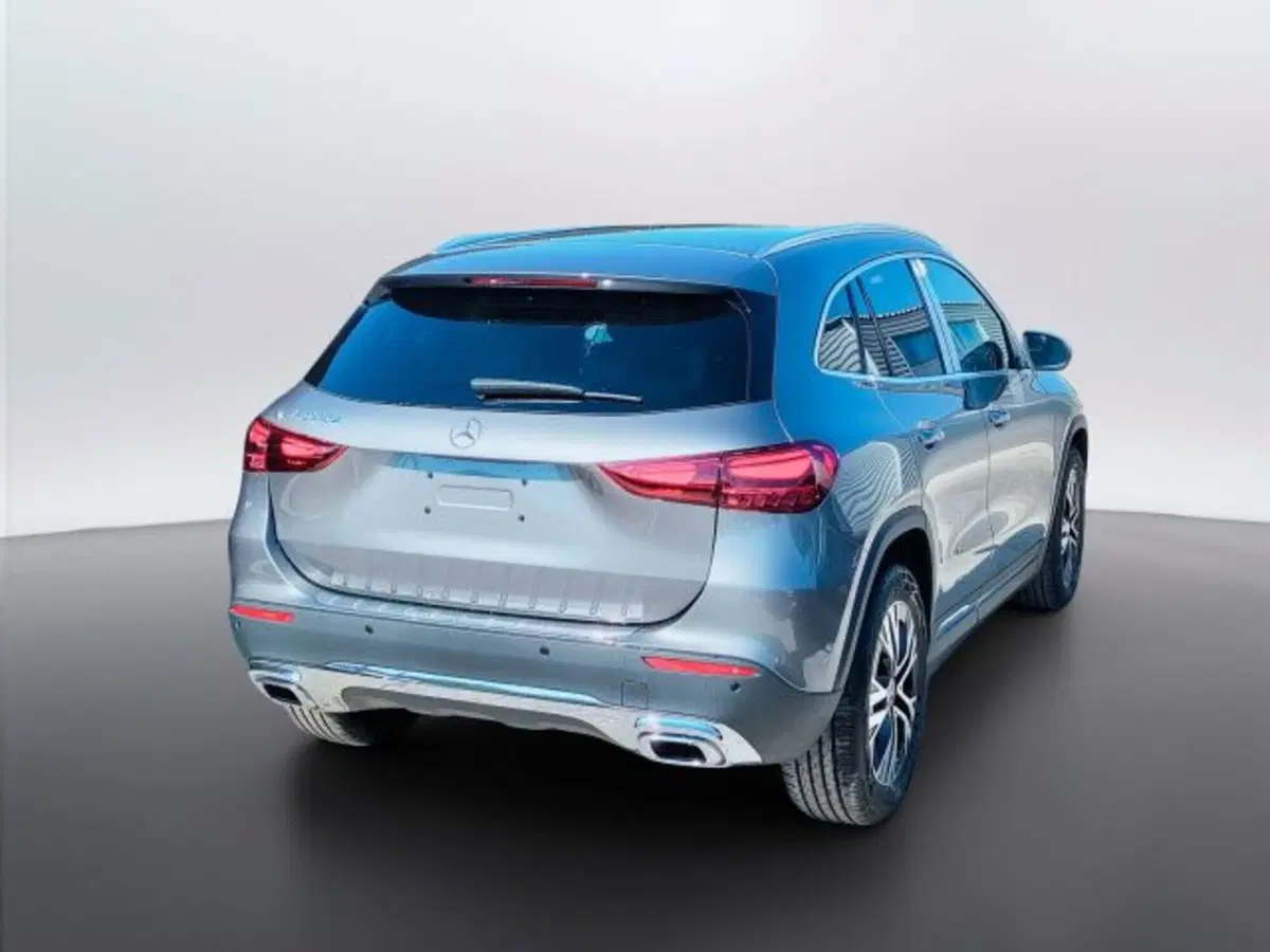 Mercedes-Benz GLA SUV nuova a Teramo (6)