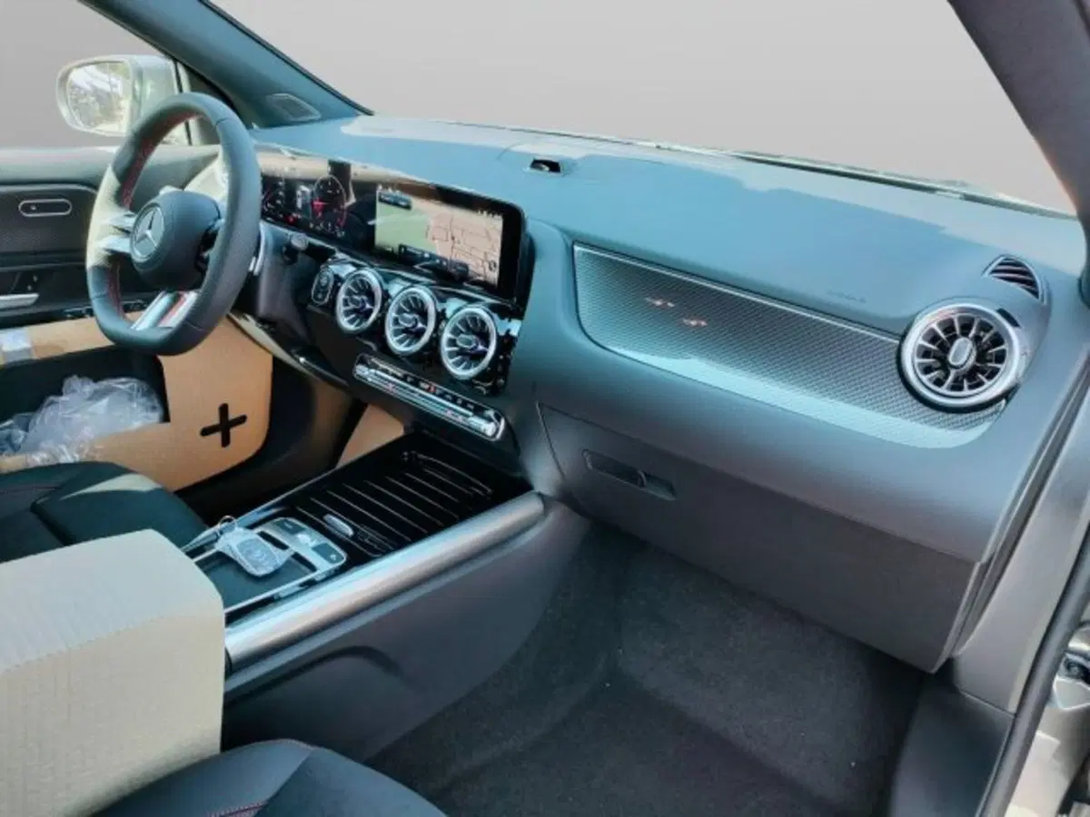 Mercedes-Benz GLA SUV nuova a Teramo (13)