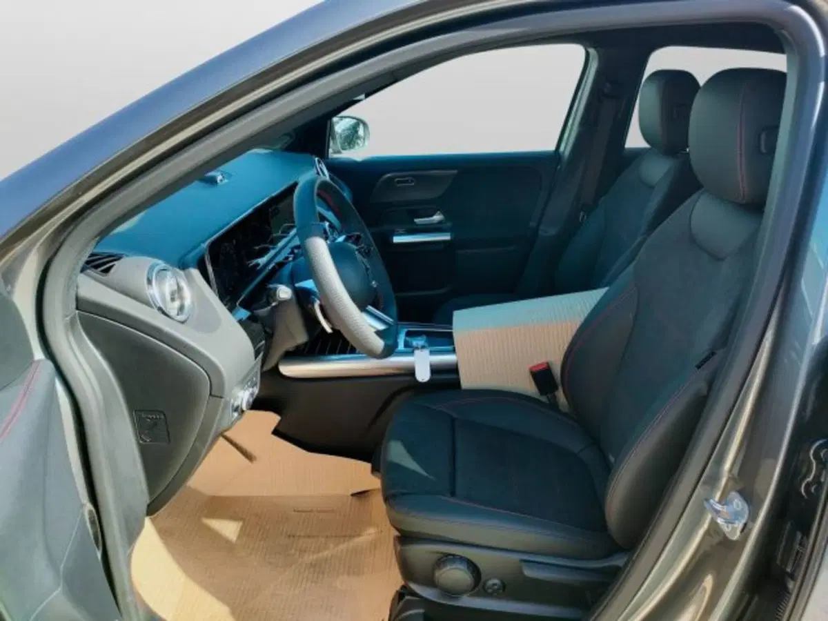 Mercedes-Benz GLA SUV nuova a Teramo (9)