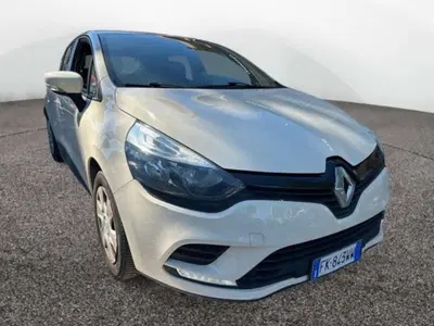 Renault Clio 1.2 75CV 5 porte Zen del 2017 usata a Empoli