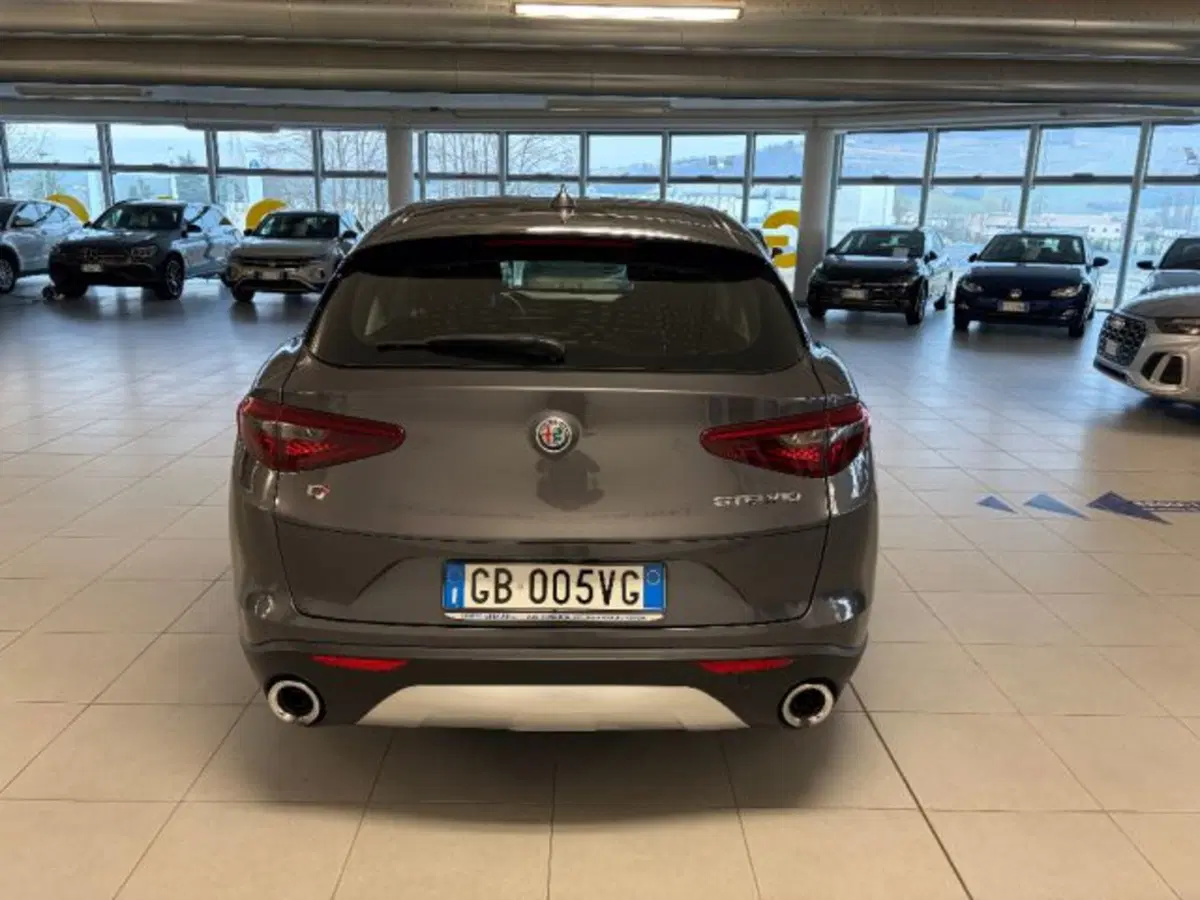 Alfa Romeo Stelvio usata a Cuneo (5)