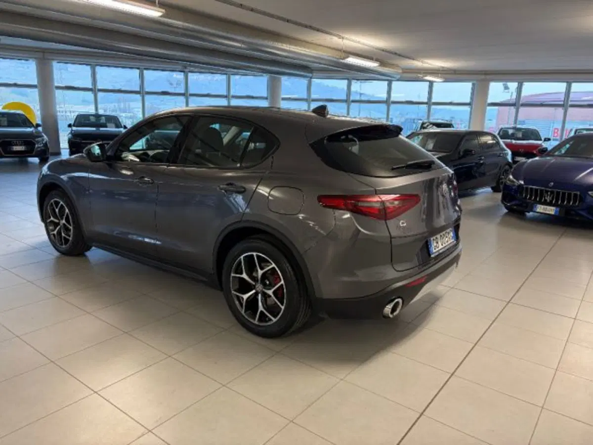Alfa Romeo Stelvio usata a Cuneo (6)