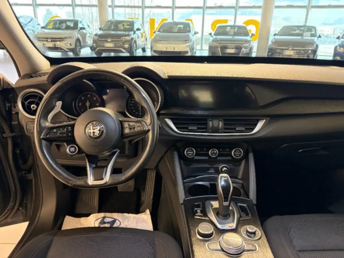 Alfa Romeo Stelvio usata a Cuneo (7)