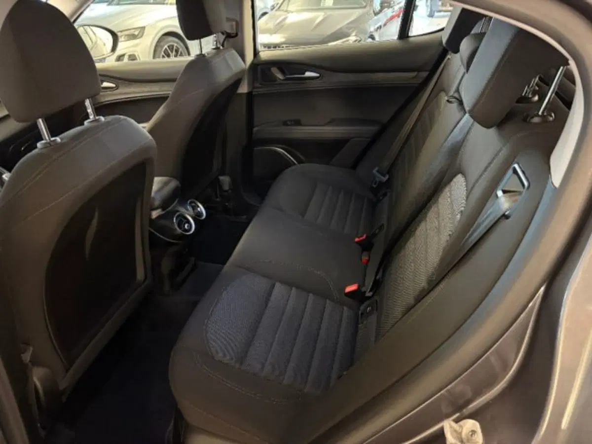 Alfa Romeo Stelvio usata a Cuneo (9)