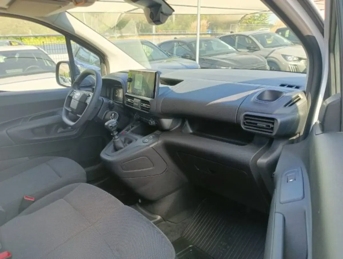 Toyota Proace City Furgone nuova a Brescia (16)