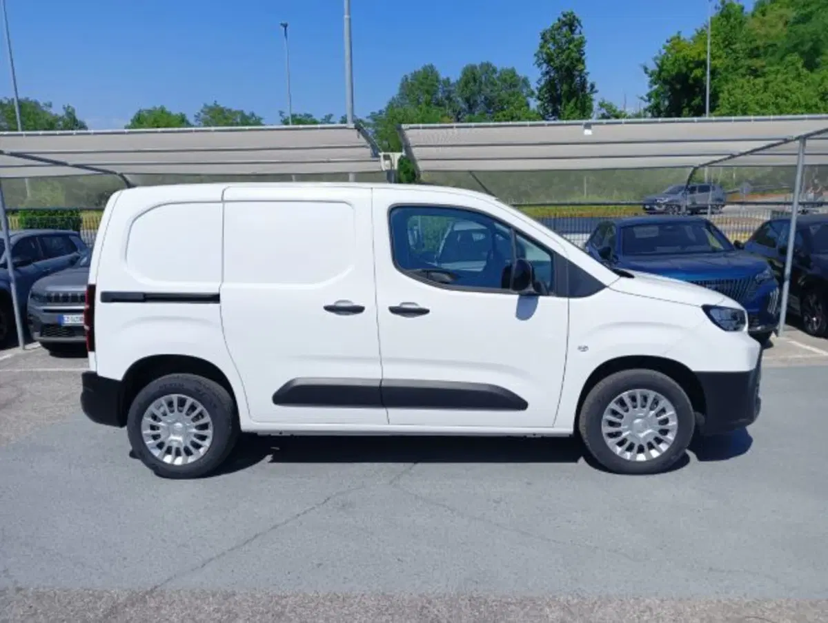 Toyota Proace City Furgone nuova a Brescia (4)