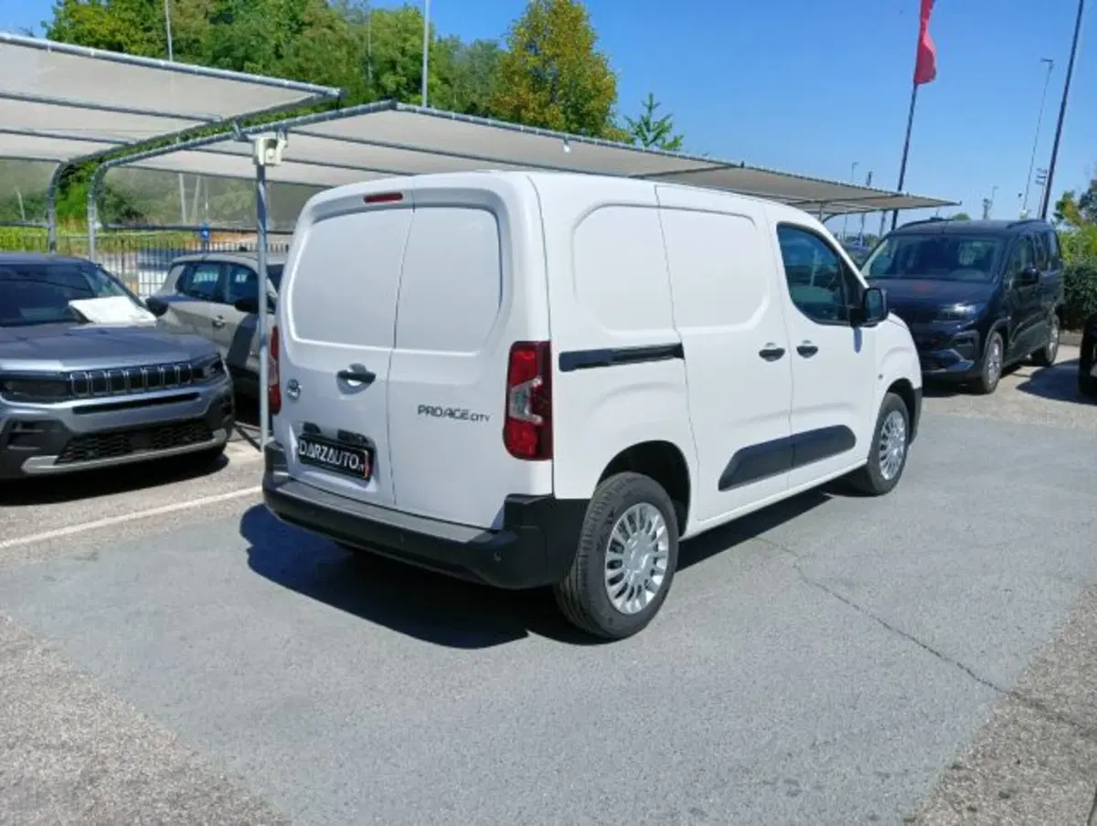 Toyota Proace City Furgone nuova a Brescia (5)