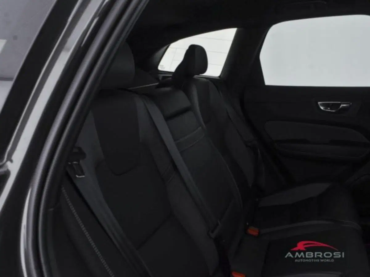 Volvo XC60 usata a Perugia (11)