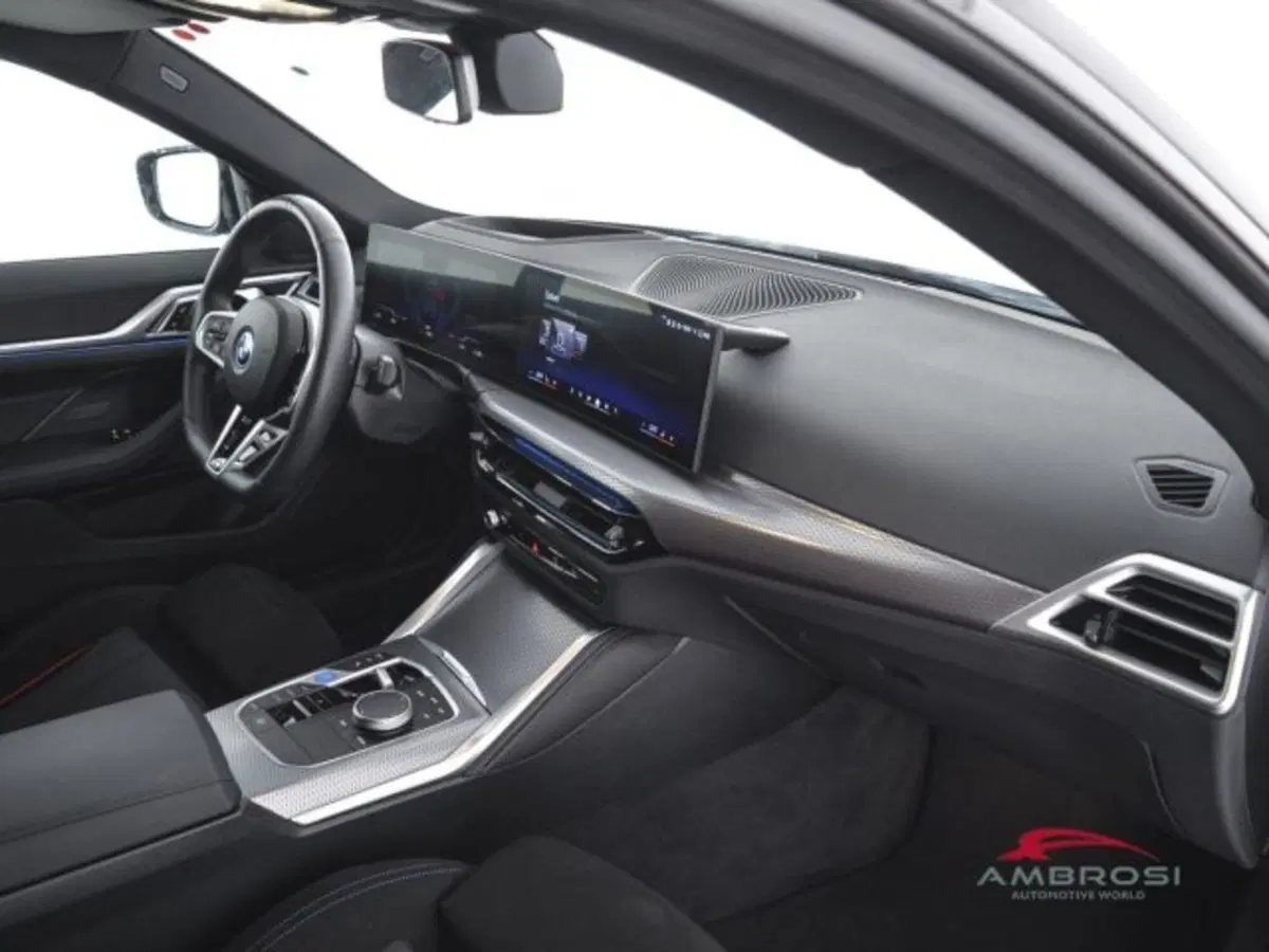 BMW i4 usata a Perugia (12)