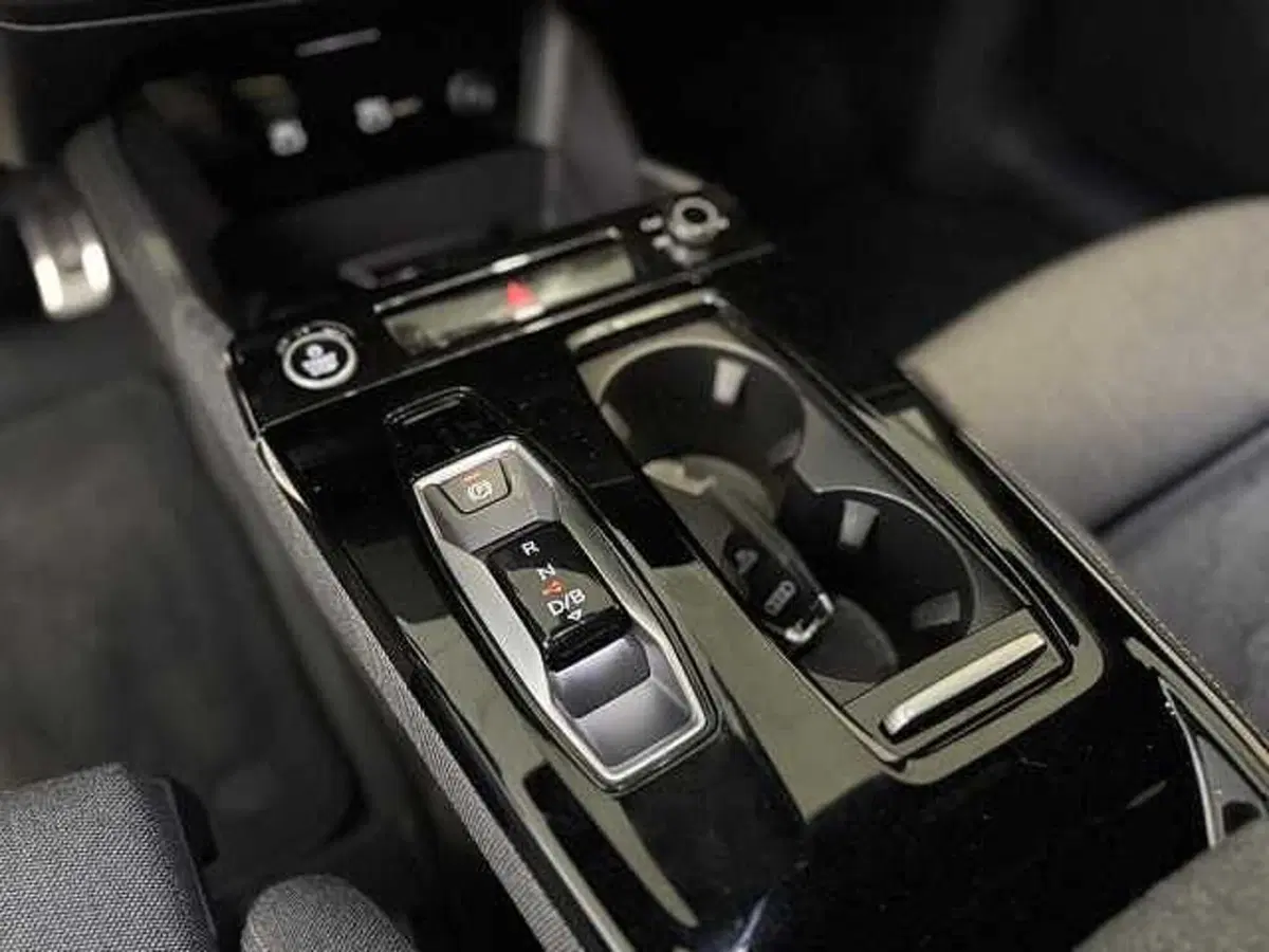 Audi A6 Avant e-Tron usata a Genova (9)