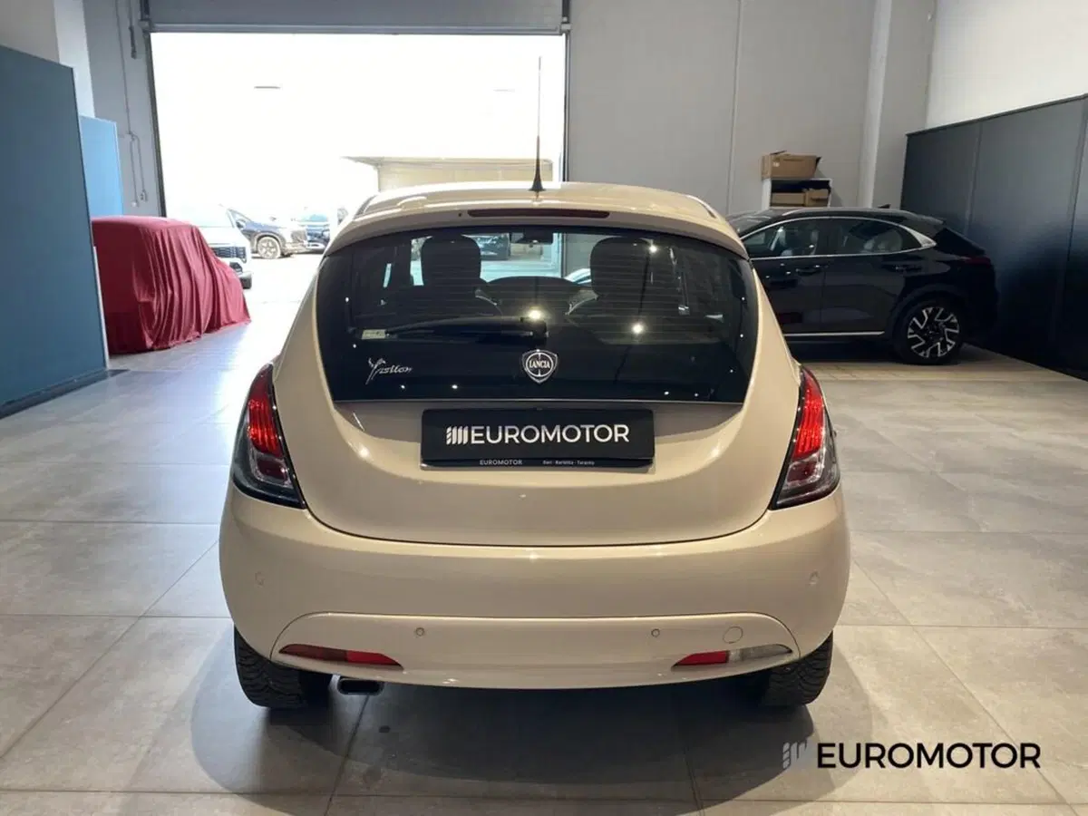 Lancia Ypsilon usata a Bari (6)