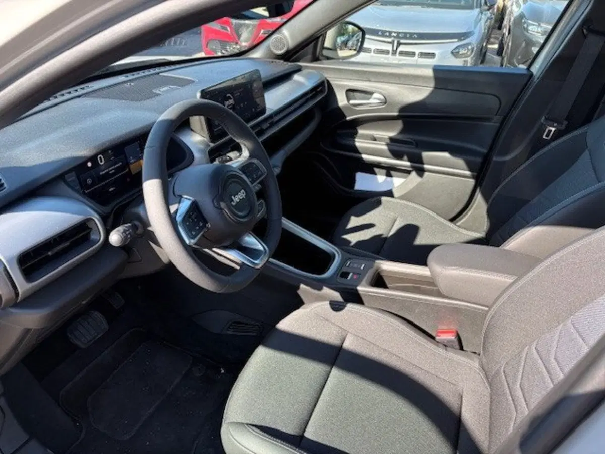 Jeep Avenger nuova a Ascoli Piceno (12)