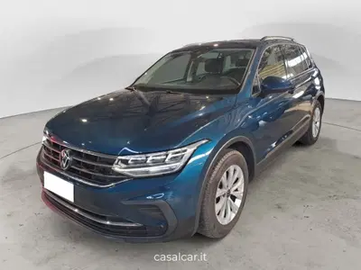 Volkswagen Tiguan Allspace 2.0 TDI SCR DSG 4MOTION Life del 2023 usata a Salerno