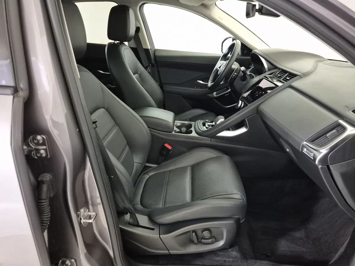 Jaguar E-Pace usata a Torino (3)