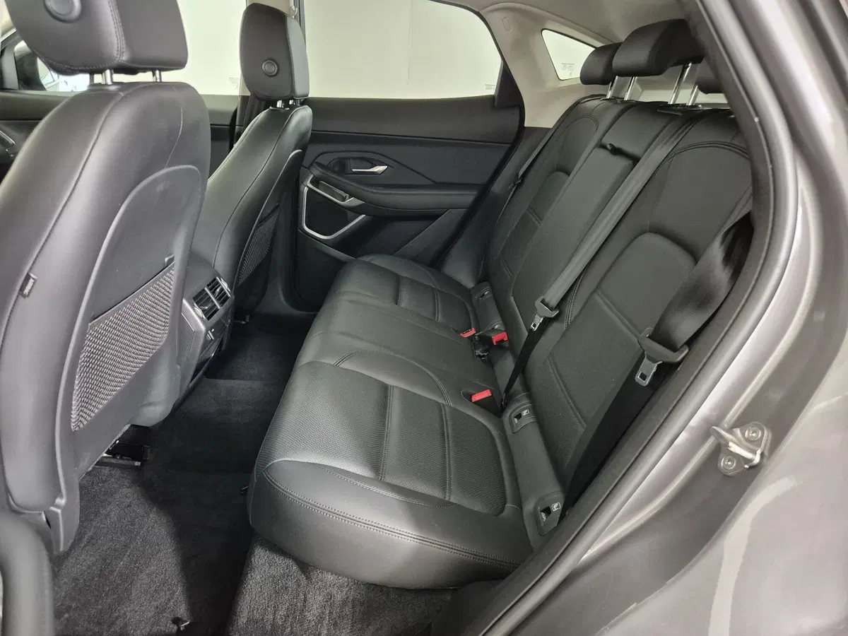 Jaguar E-Pace usata a Torino (5)