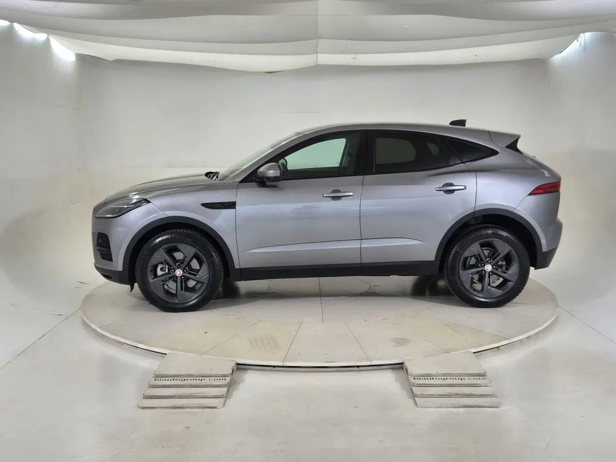 Jaguar E-Pace usata a Torino (6)