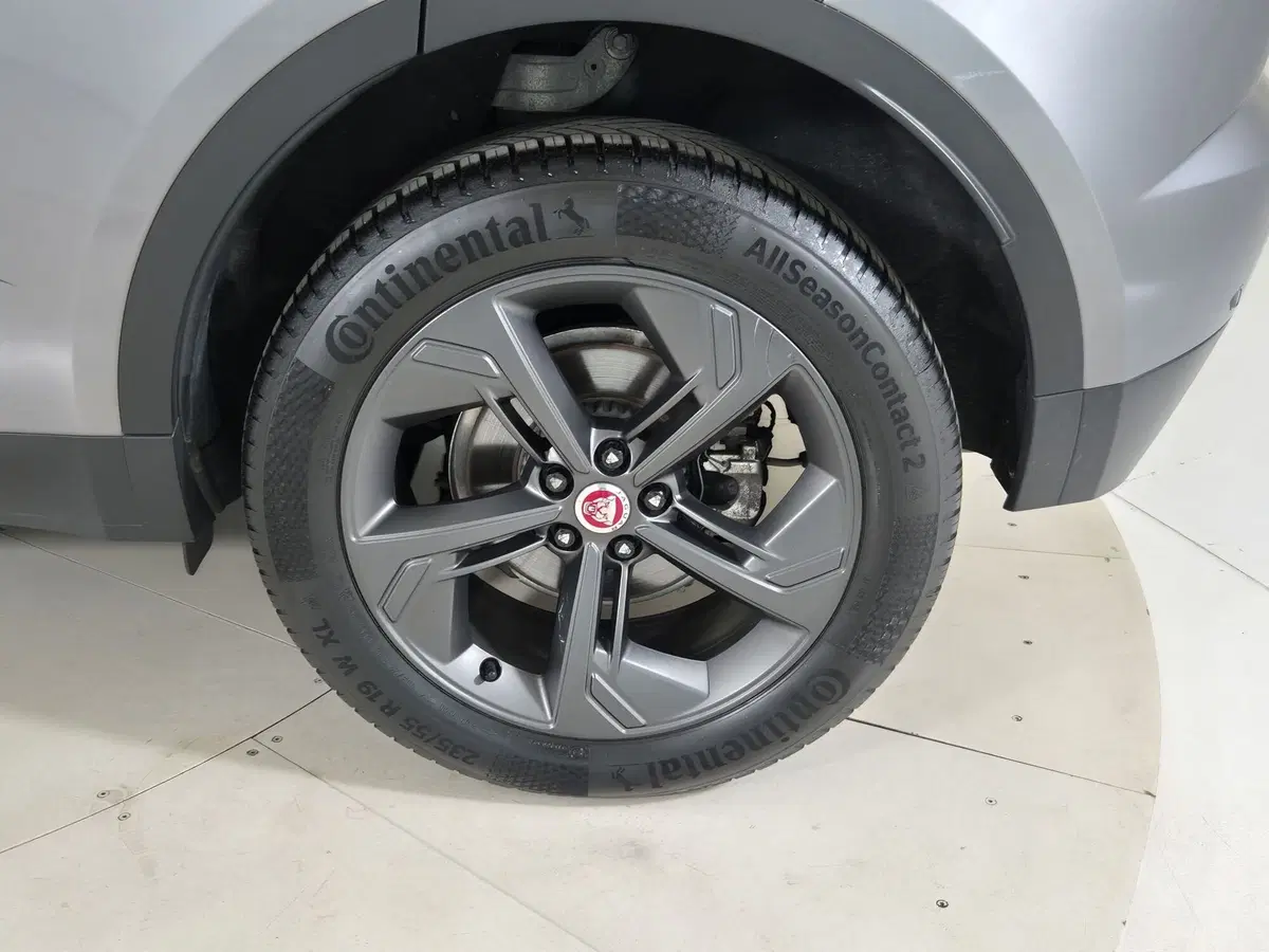 Jaguar E-Pace usata a Torino (9)