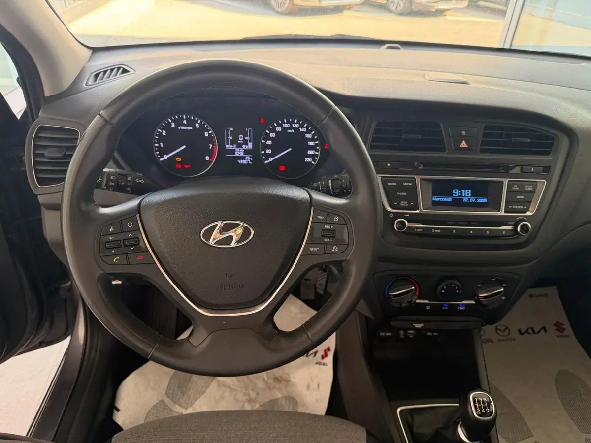 Hyundai i20 usata a Napoli (11)