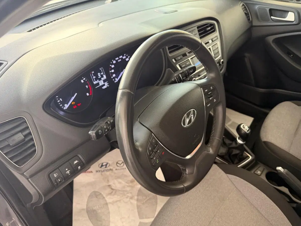 Hyundai i20 usata a Napoli (8)