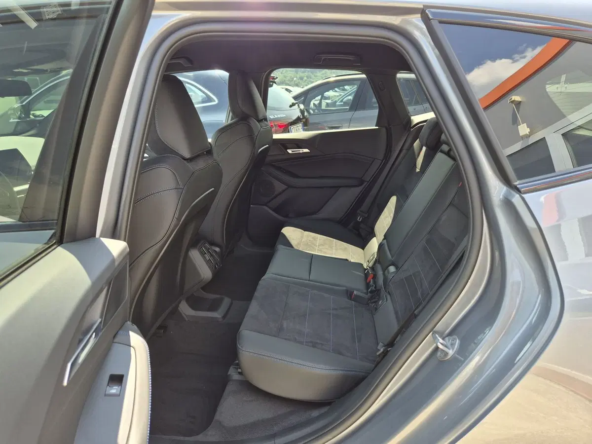 BMW Serie 2 Active Tourer nuova a Genova (7)