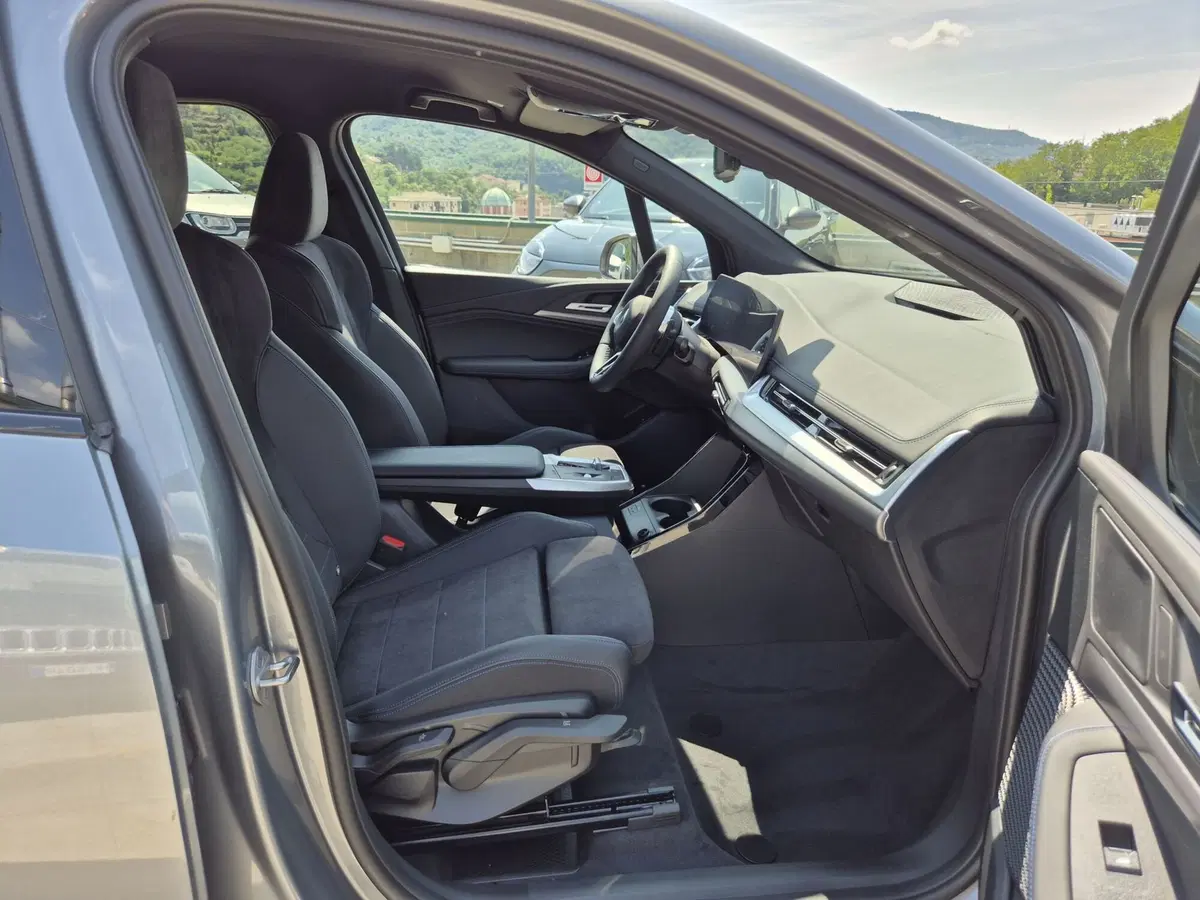 BMW Serie 2 Active Tourer nuova a Genova (9)