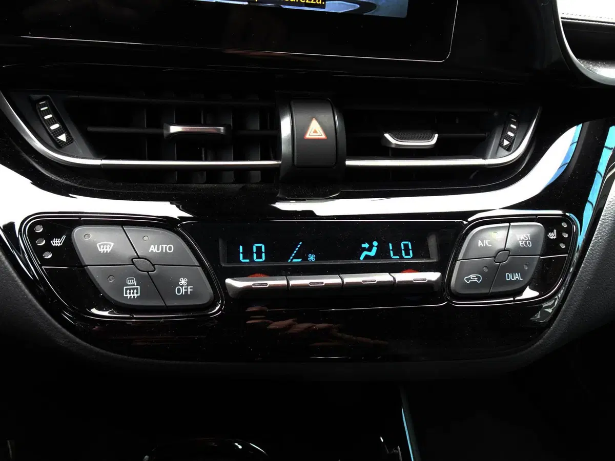 Toyota Toyota C-HR usata a Treviso (17)