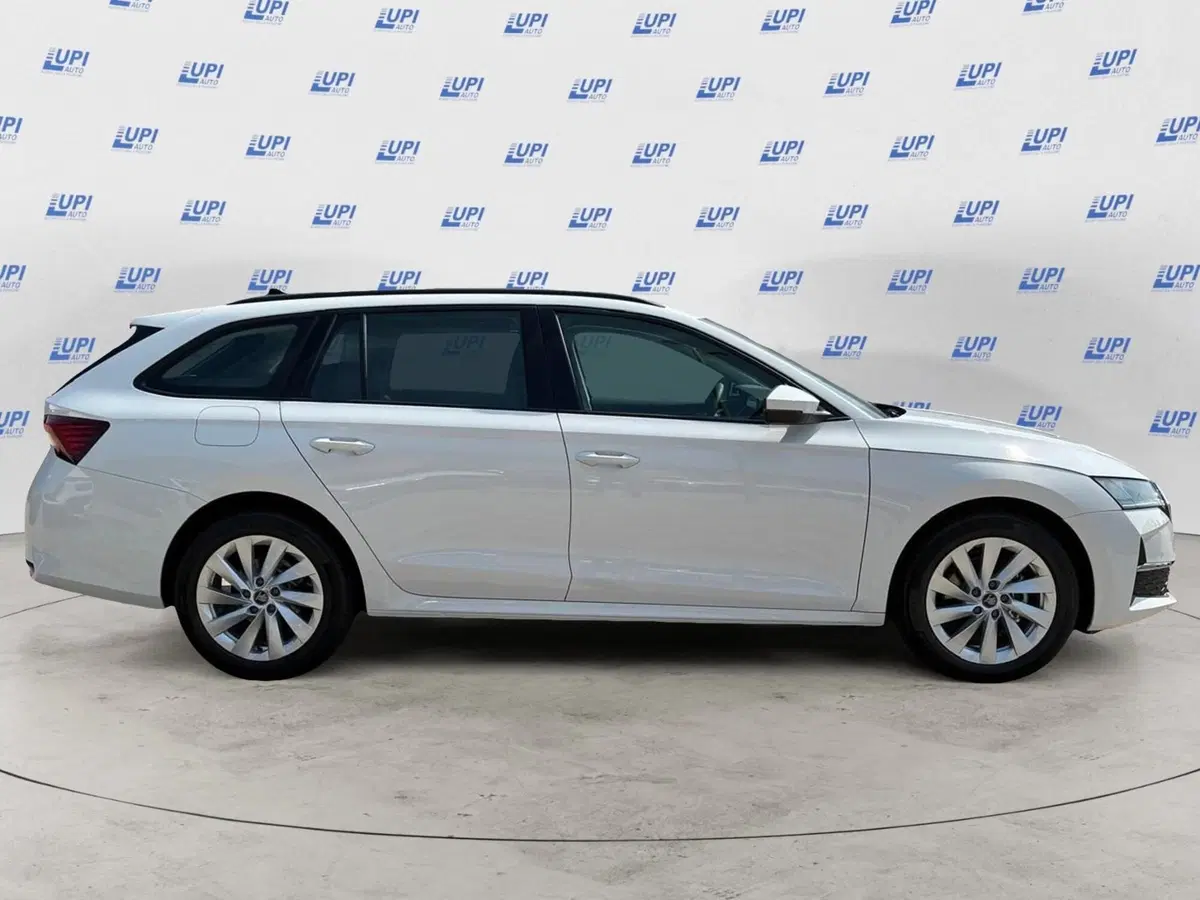 Skoda Octavia Station Wagon nuova a Prato (3)