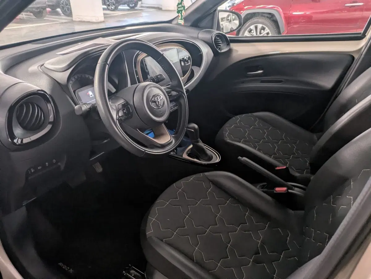 Toyota Aygo X usata a Milano (14)
