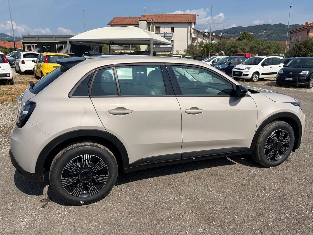 Fiat 600 nuova a La Spezia (8)