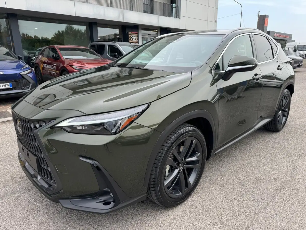Lexus NX nuova a Modena