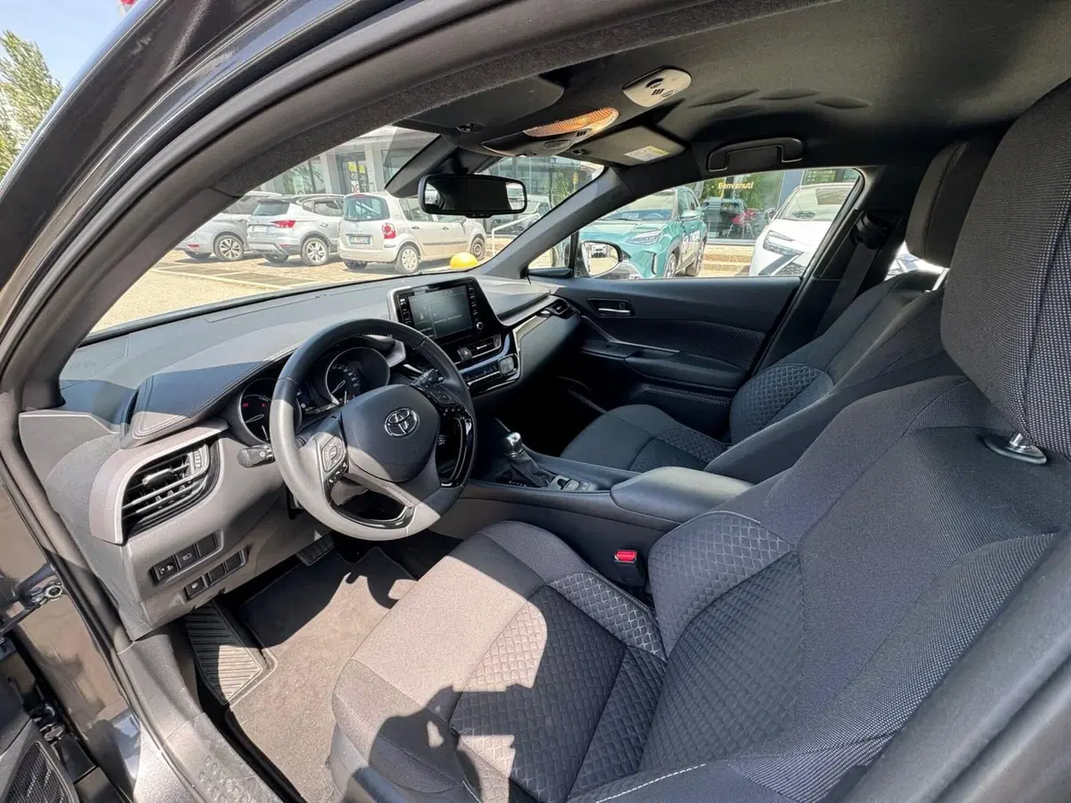 Toyota Toyota C-HR usata a Modena (12)