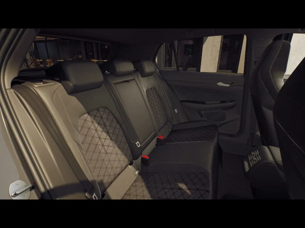 Volkswagen Golf nuova a Livorno (9)