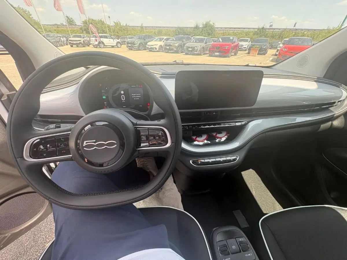 Fiat 500 Cabrio nuova a Siena (8)
