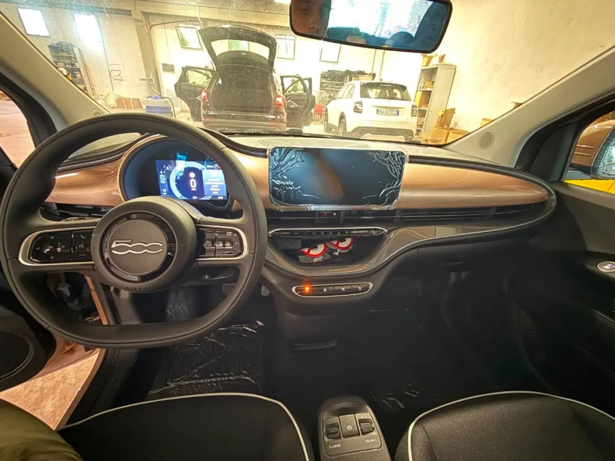 Fiat 500 Cabrio nuova a Firenze (2)
