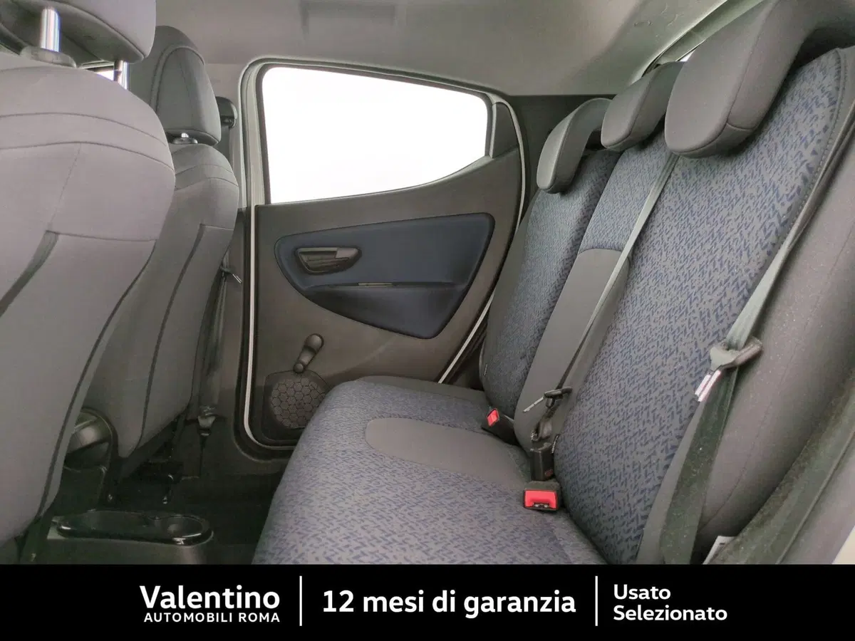 Lancia Ypsilon usata a Roma (10)