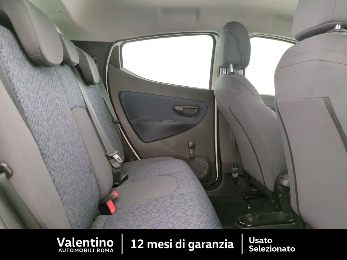 Lancia Ypsilon usata a Roma (11)