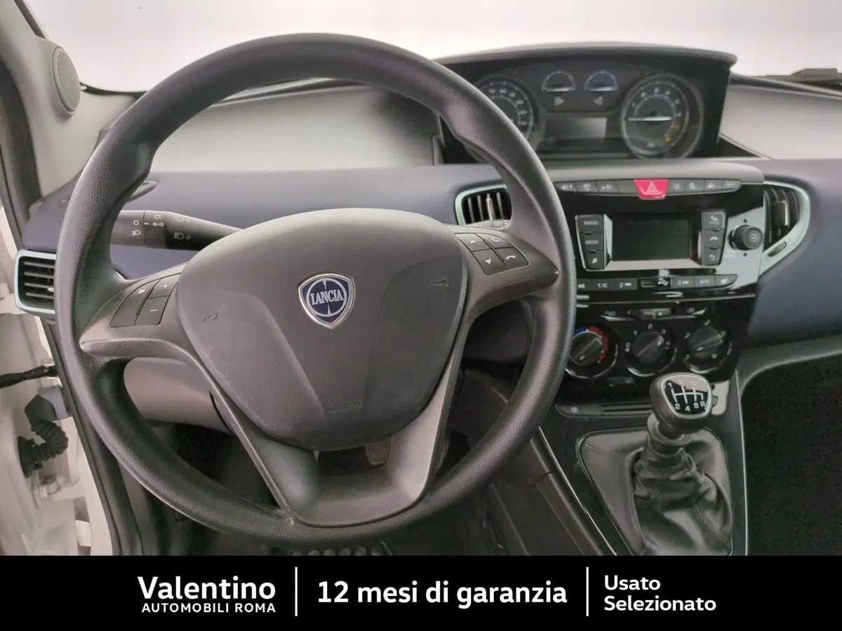 Lancia Ypsilon usata a Roma (13)