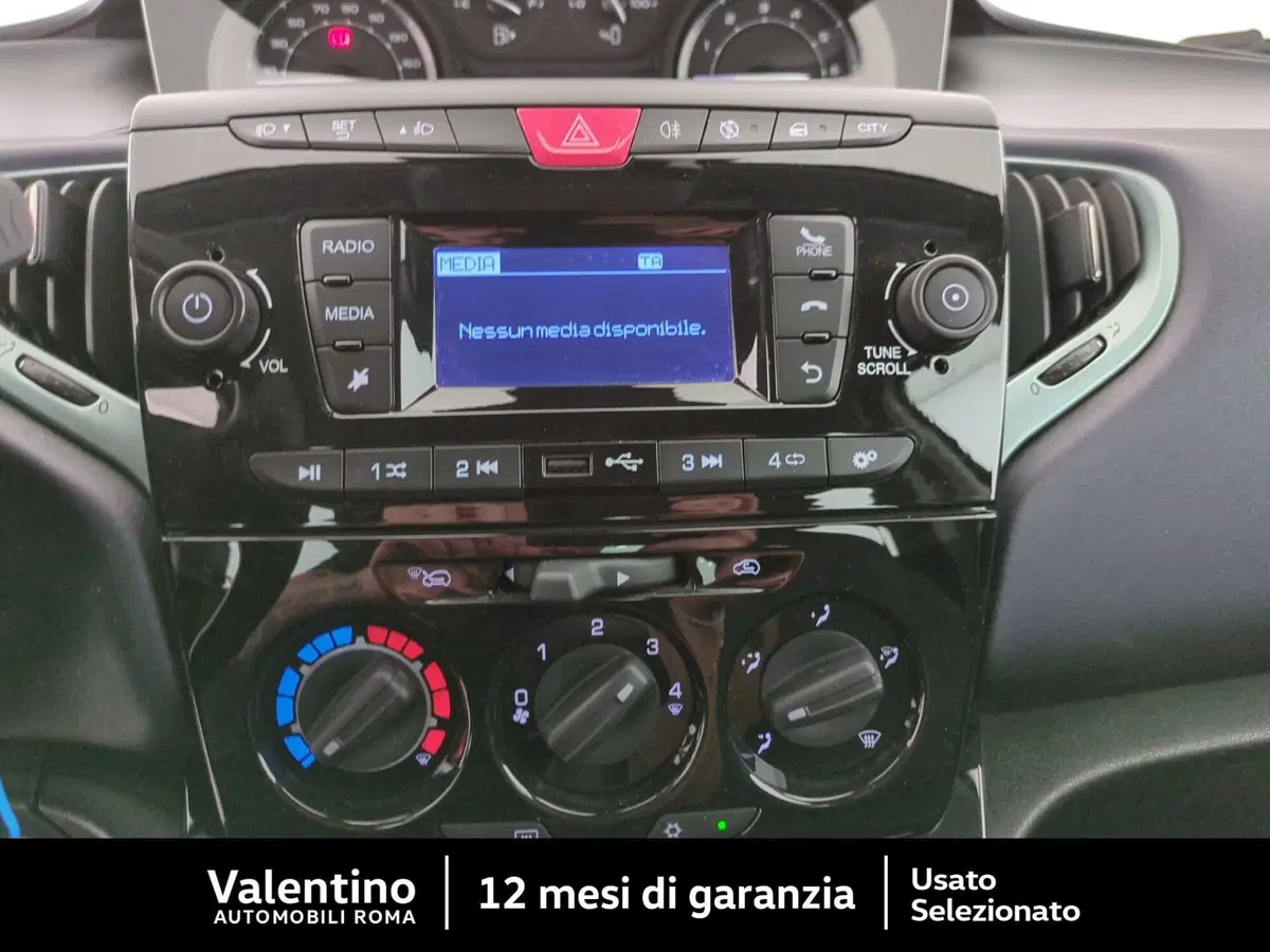 Lancia Ypsilon usata a Roma (14)