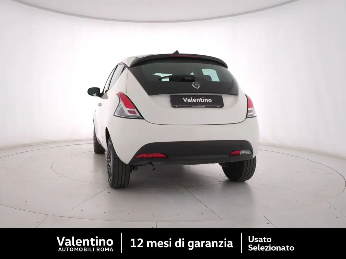 Lancia Ypsilon usata a Roma (5)